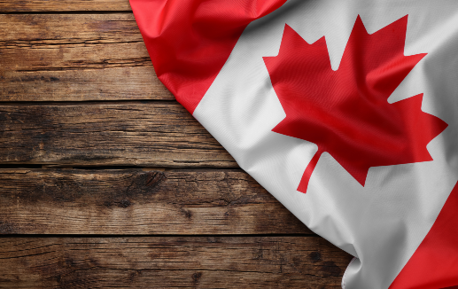 Place - Canada flag on wooden table © New Africa stock.adobe.com