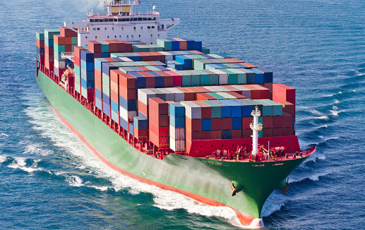 Industry – container ship 517© Evren Kalinbacak adobe stock.com