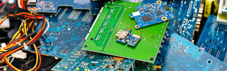 Industry - Electronic boatds760©KPixMining adobe stock.com