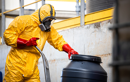 General - chemical worker in PPE © littlewolf1989 @ stock.adobe.com