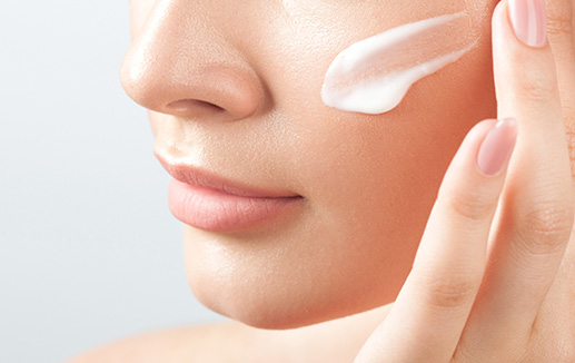Product - cosmetics face cream © Mirrorstudio stock.adobe.com