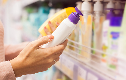 Product - woman choosing sunscreen lotion © Stanislaw Mikulski stock.adobe.com