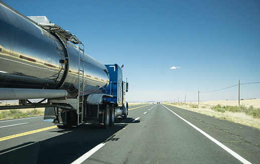 Transport - road tank trailer © makasana photo stock.adobe.com
