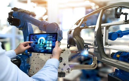 tablet monitoring system software-robot arm machine-automotive industry © zapp2photo stock.adobe.com