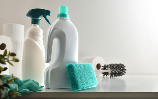 biocides - bathroom cleaning products © Davizro Photography stock.adobe